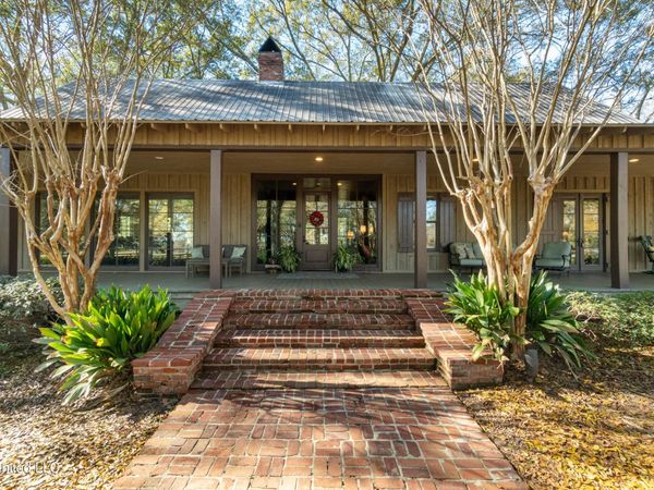 5844 N Williamsburg Road, Bassfield, MS 39421