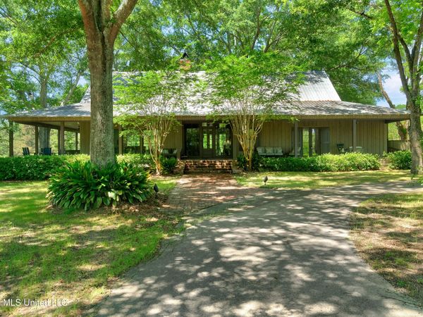 5844 N Williamsburg Road, Bassfield, MS 39421