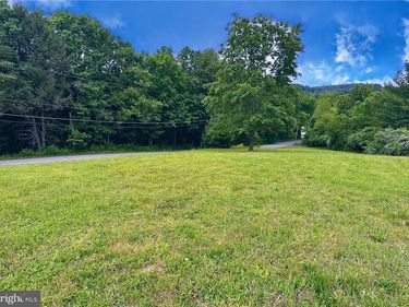 T425 2 WHITEY B DRIVE, KUNKLETOWN, PA 18058