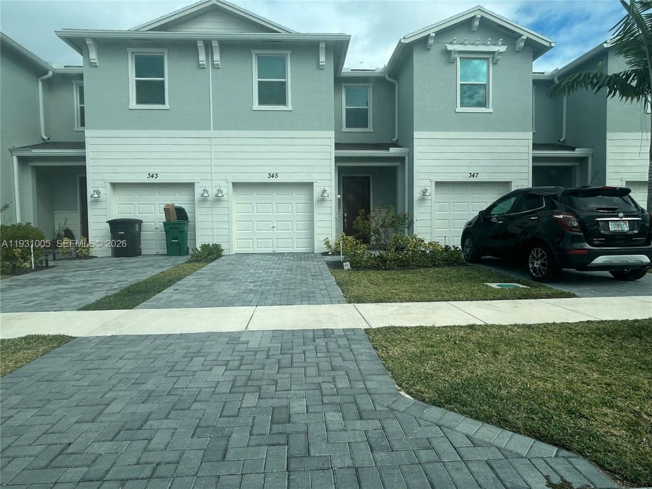 345 SE Crossoak Ln, Port Saint Lucie, FL 34984 Photo