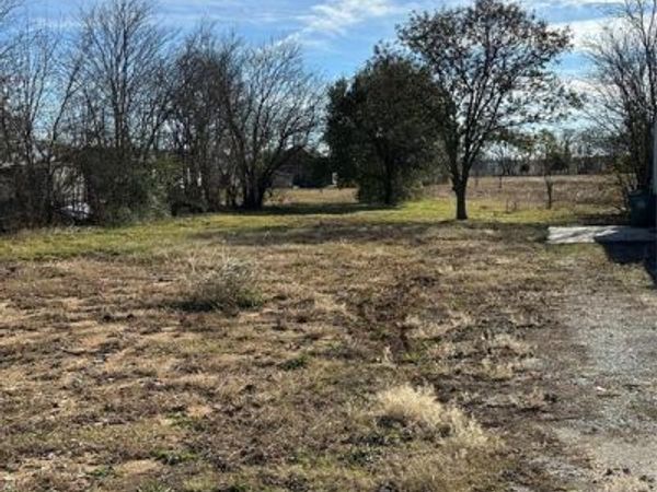 606 Water Street , Whitesboro, TX 76273