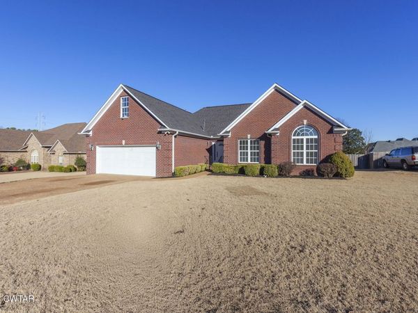 38 Hearthstone Cove, Jackson, TN 38305