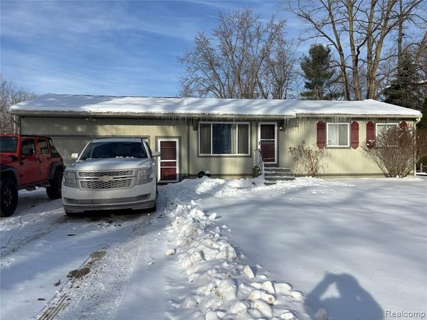 9428 Ute Pointe Drive, Springfield Twp, MI 48346