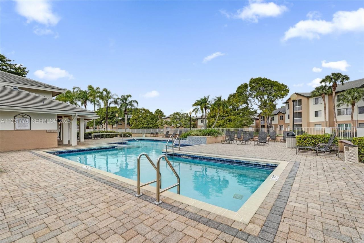 9901 Westview Dr, Unit 325, Coral Springs, FL 33076 Photo