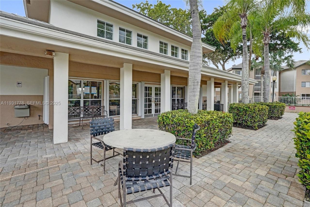 9901 Westview Dr, Unit 325, Coral Springs, FL 33076 Photo