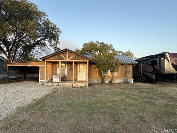 1503 N Hill St, Three Rivers, TX 78071