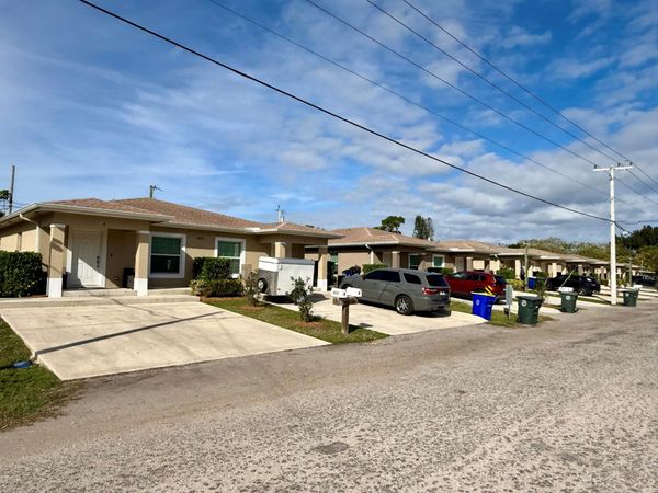 3531 S 7th S Street, Fort Pierce, FL 34982