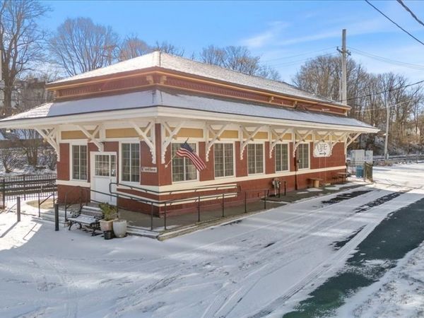 30 Railroad Ave, Haverhill, MA 01835