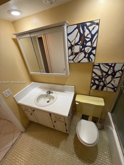 450 Paradise Isle Blvd, Unit 302, Hallandale Beach, FL 33009 Photo