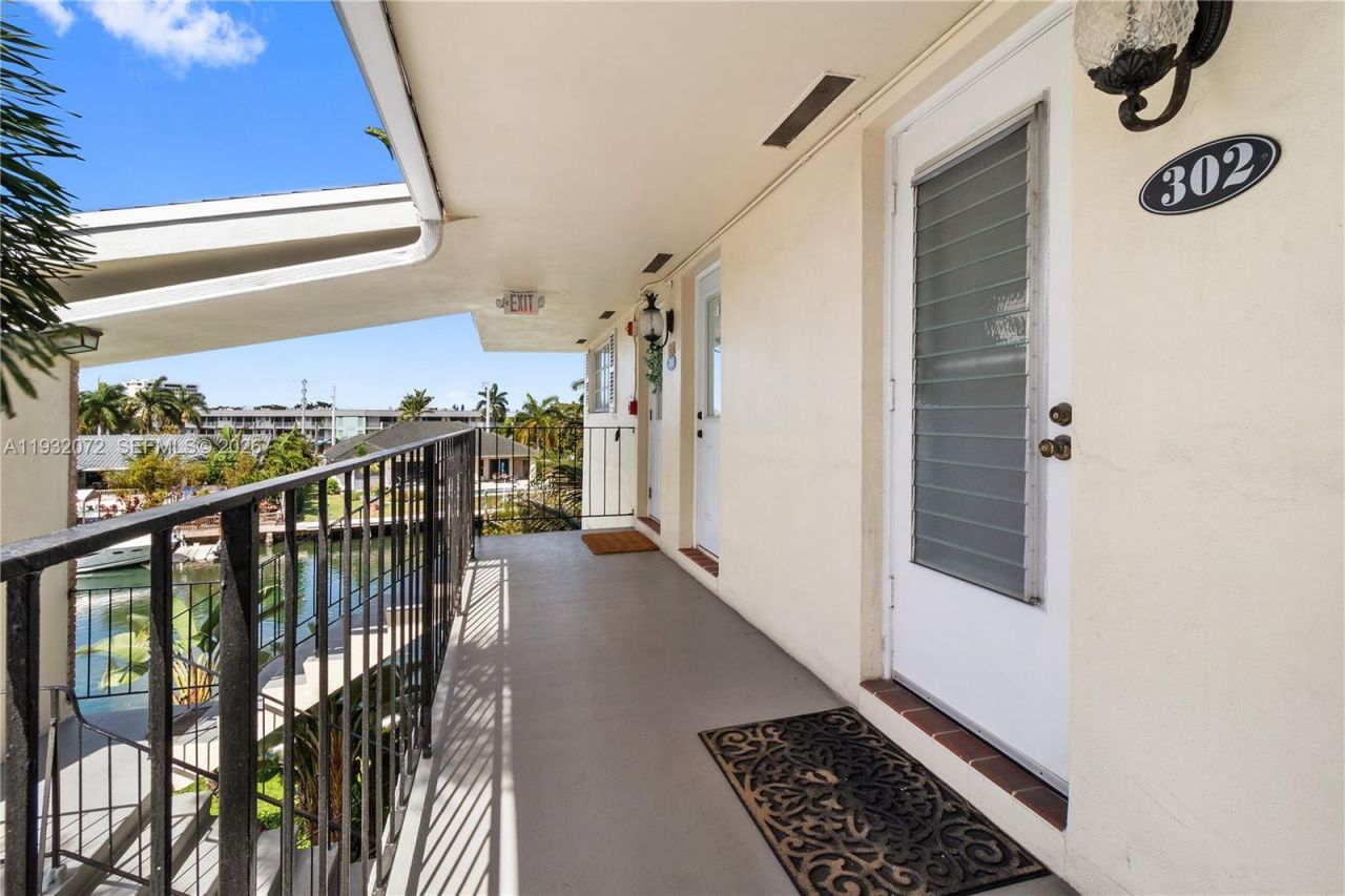 450 Paradise Isle Blvd, Unit 302, Hallandale Beach, FL 33009 Photo