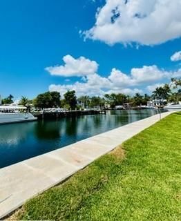 450 Paradise Isle Blvd, Unit 302, Hallandale Beach, FL 33009 Photo