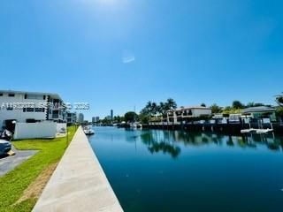 450 Paradise Isle Blvd, Unit 302, Hallandale Beach, FL 33009 Photo