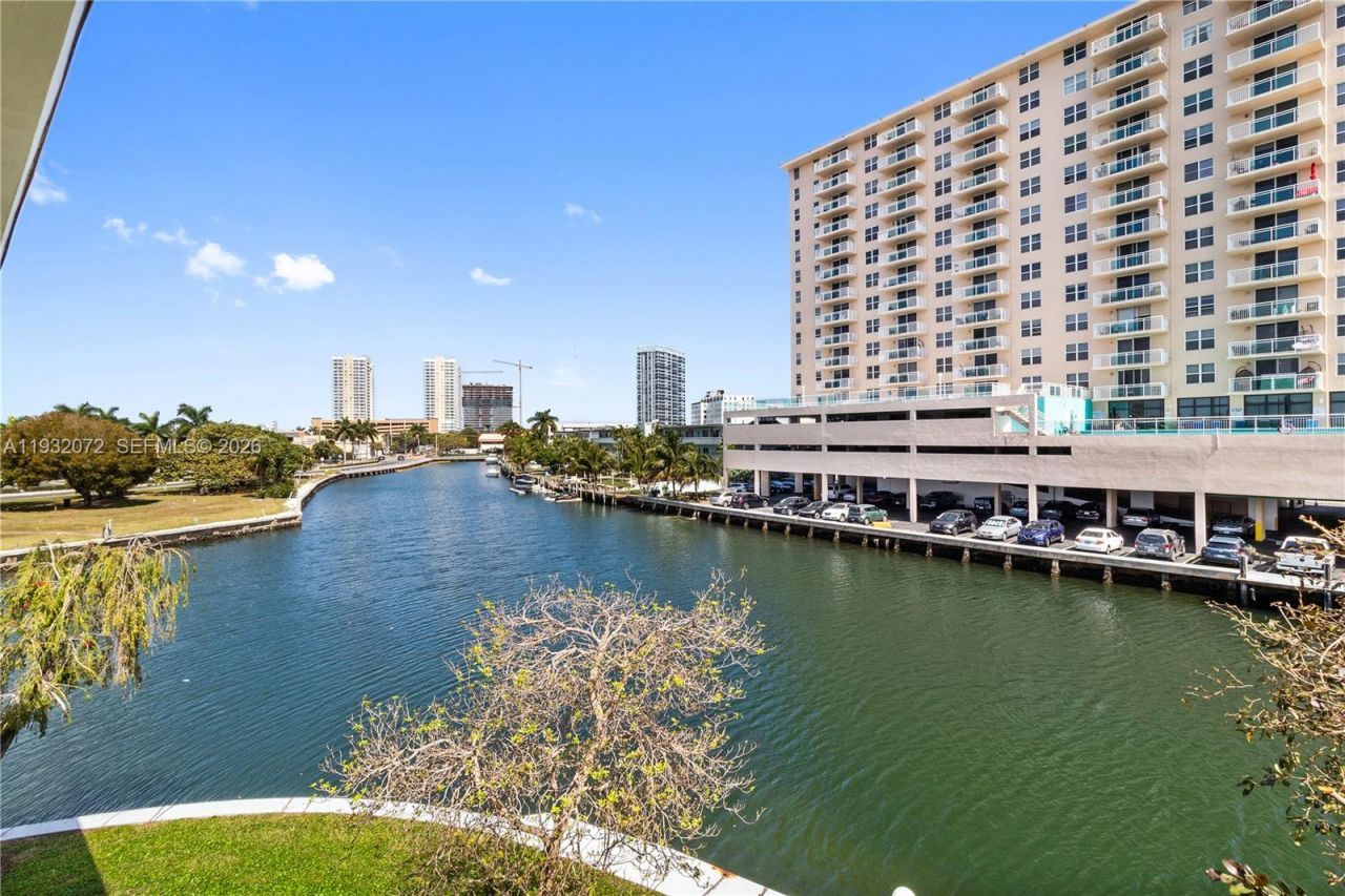 450 Paradise Isle Blvd, Unit 302, Hallandale Beach, FL 33009 Photo