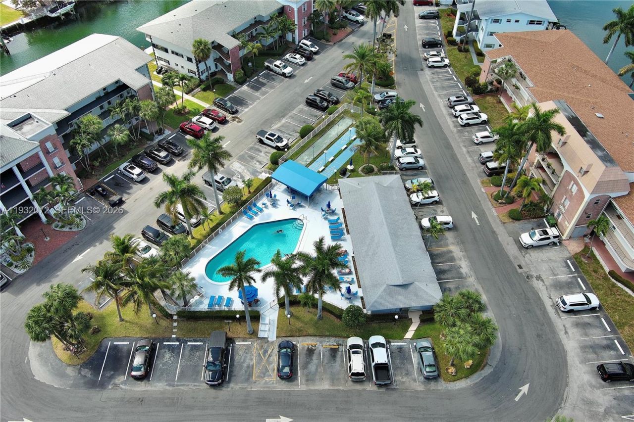 450 Paradise Isle Blvd, Unit 302, Hallandale Beach, FL 33009 Photo