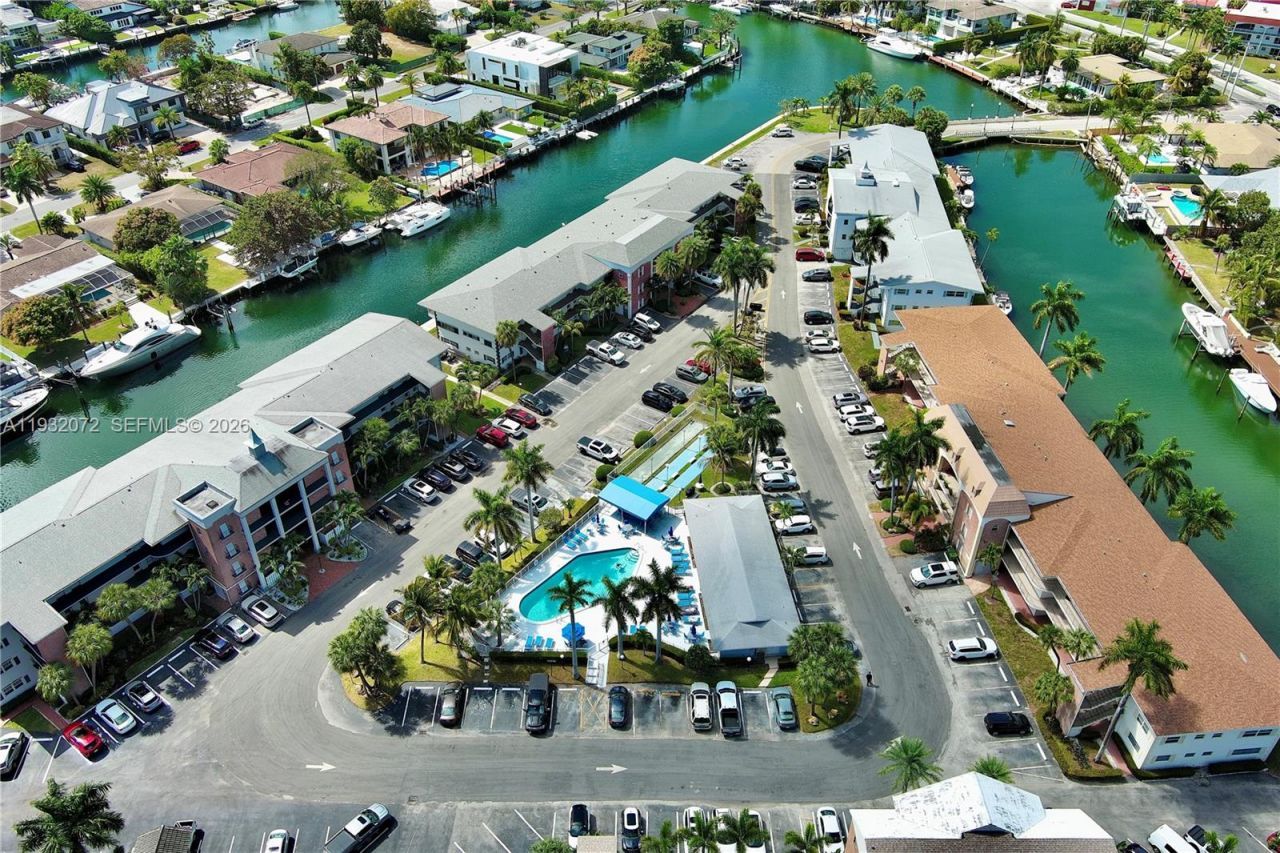 450 Paradise Isle Blvd, Unit 302, Hallandale Beach, FL 33009 Photo