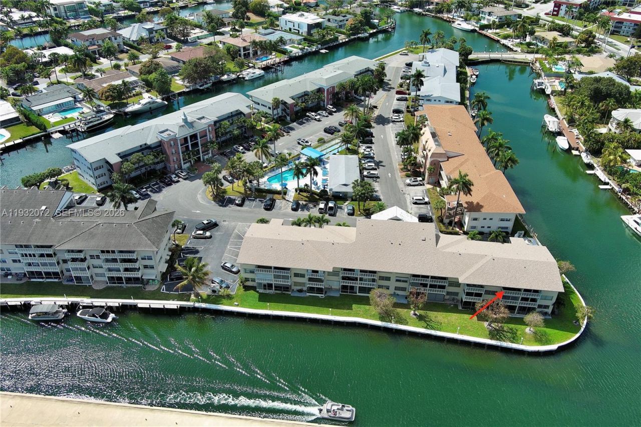 450 Paradise Isle Blvd, Unit 302, Hallandale Beach, FL 33009 Photo