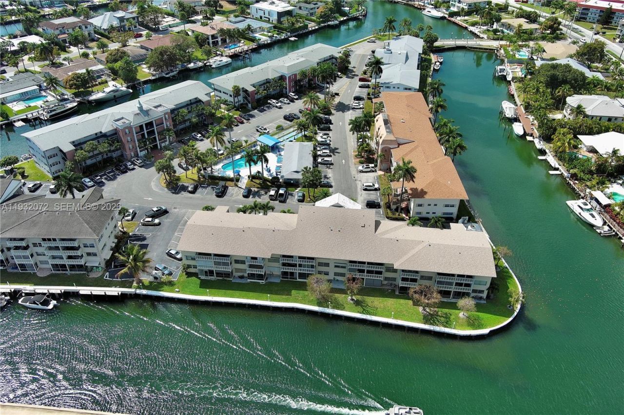 450 Paradise Isle Blvd, Unit 302, Hallandale Beach, FL 33009 Photo