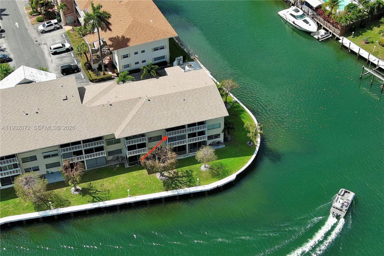 450 Paradise Isle Blvd, Unit 302, Hallandale Beach, FL 33009 Photo