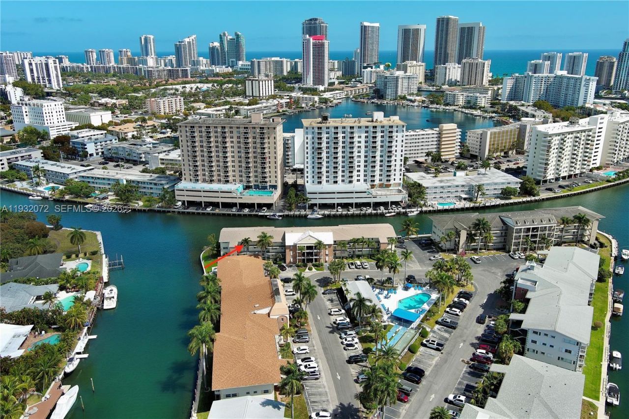 450 Paradise Isle Blvd, Unit 302, Hallandale Beach, FL 33009 Photo