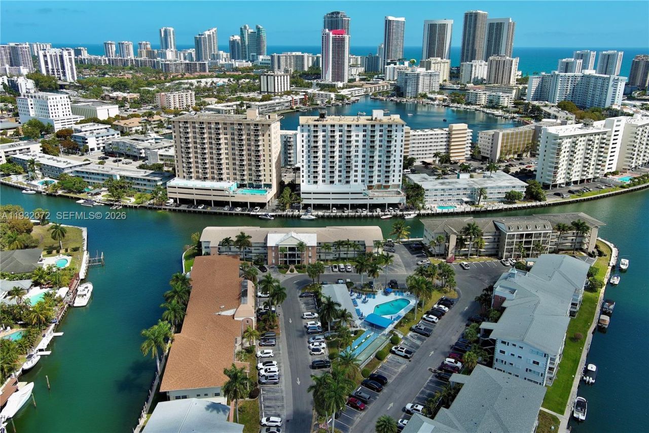 450 Paradise Isle Blvd, Unit 302, Hallandale Beach, FL 33009 Photo