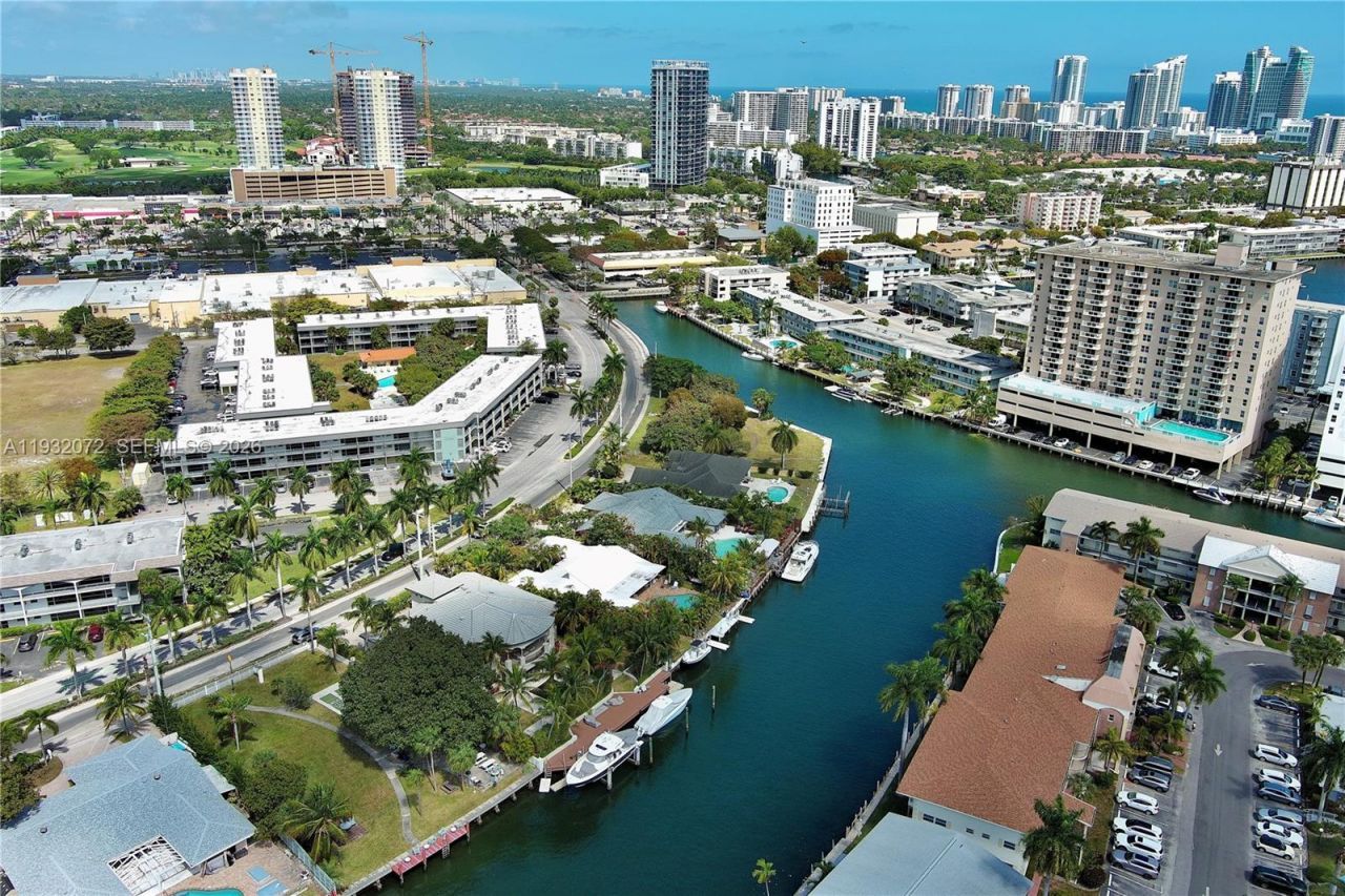 450 Paradise Isle Blvd, Unit 302, Hallandale Beach, FL 33009 Photo