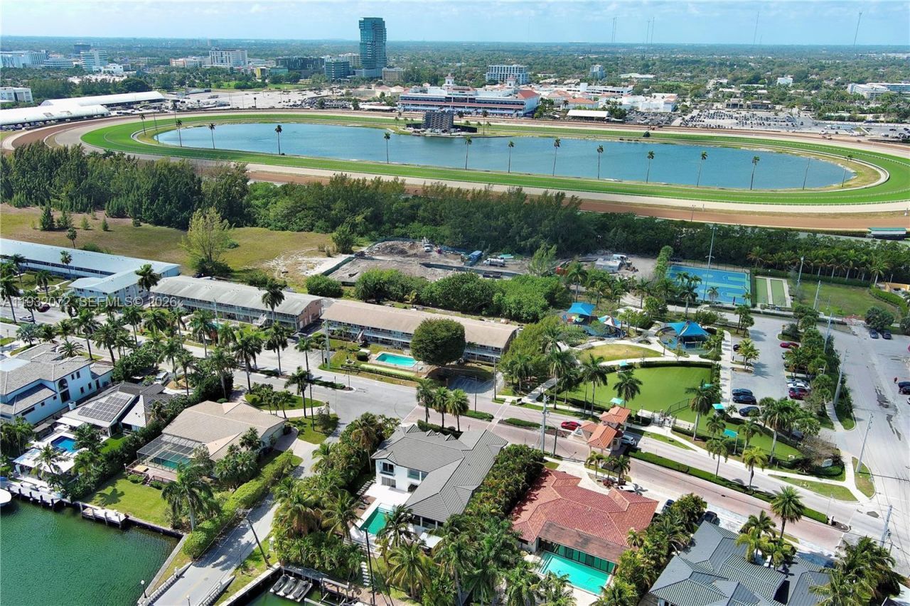 450 Paradise Isle Blvd, Unit 302, Hallandale Beach, FL 33009 Photo