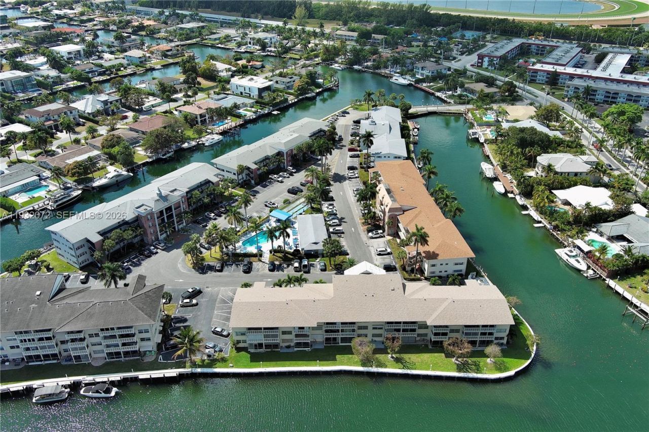 450 Paradise Isle Blvd, Unit 302, Hallandale Beach, FL 33009 Photo