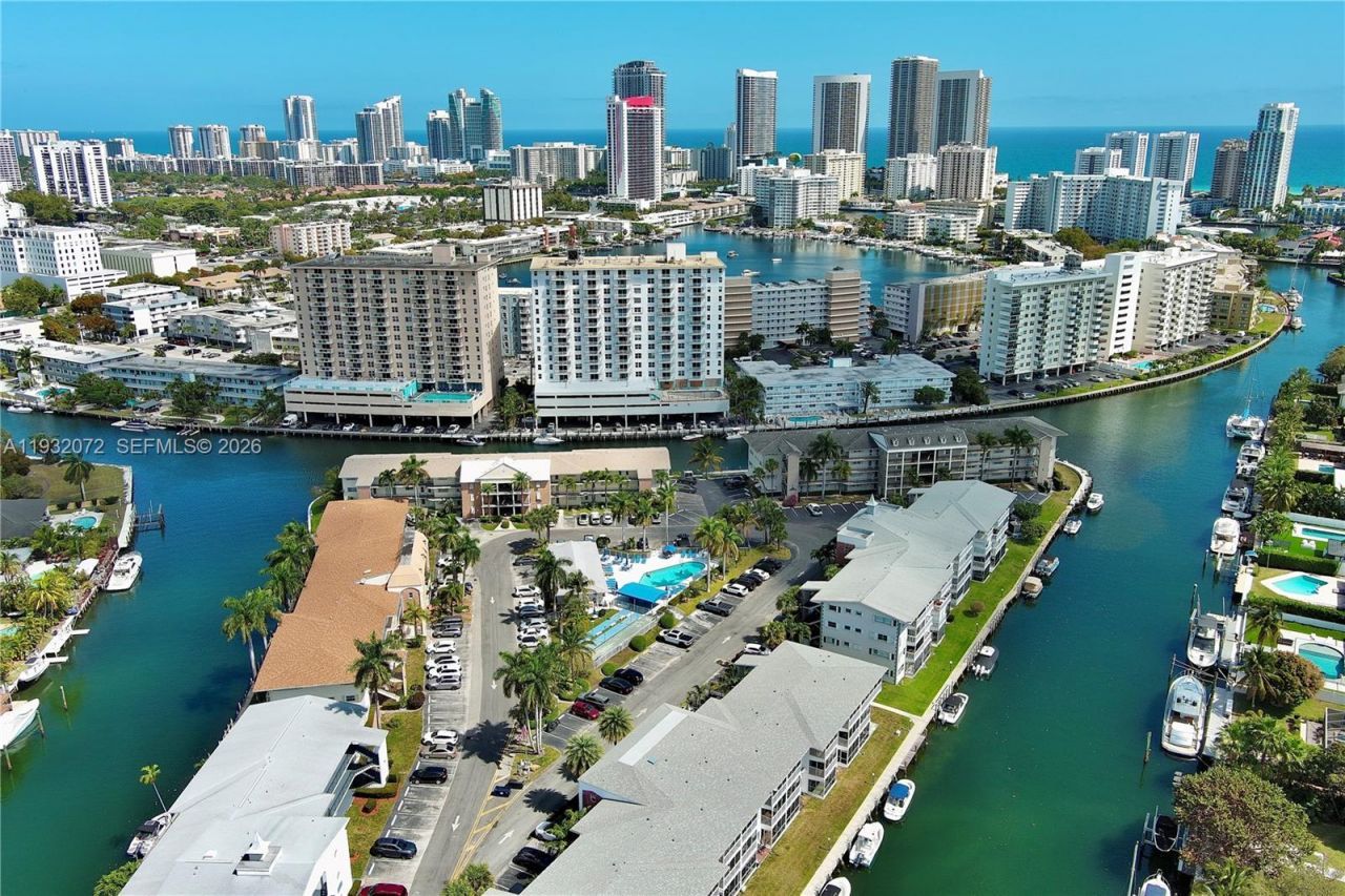 450 Paradise Isle Blvd, Unit 302, Hallandale Beach, FL 33009 Photo