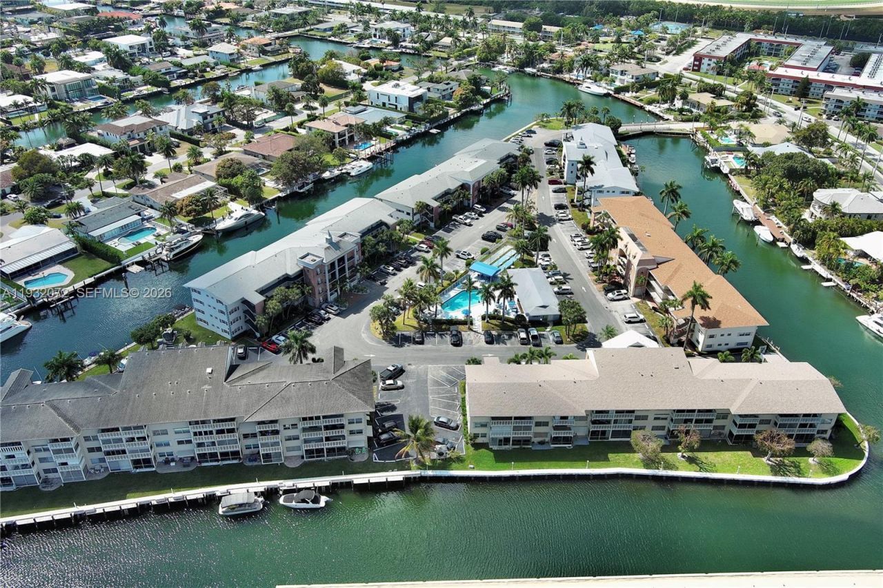 450 Paradise Isle Blvd, Unit 302, Hallandale Beach, FL 33009 Photo