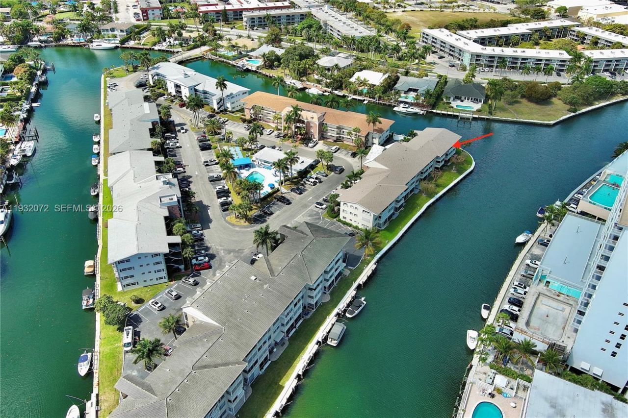 450 Paradise Isle Blvd, Unit 302, Hallandale Beach, FL 33009 Photo