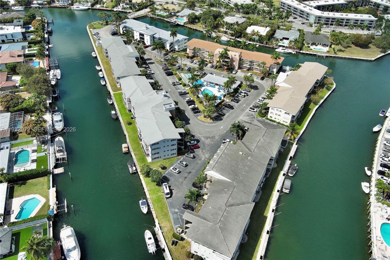 450 Paradise Isle Blvd, Unit 302, Hallandale Beach, FL 33009 Photo