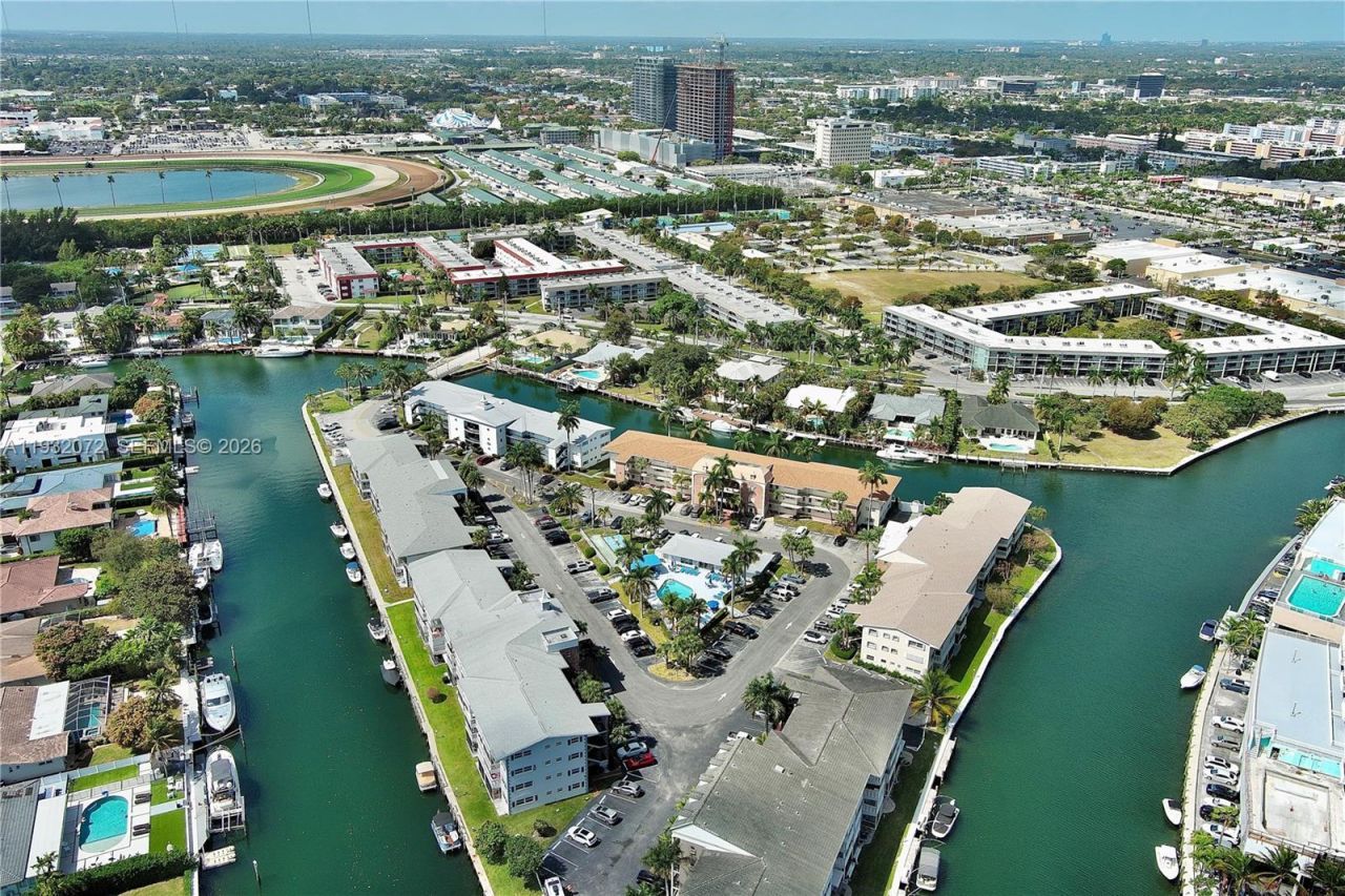 450 Paradise Isle Blvd, Unit 302, Hallandale Beach, FL 33009 Photo