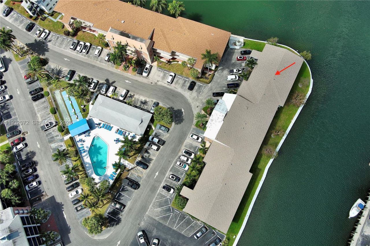 450 Paradise Isle Blvd, Unit 302, Hallandale Beach, FL 33009 Photo