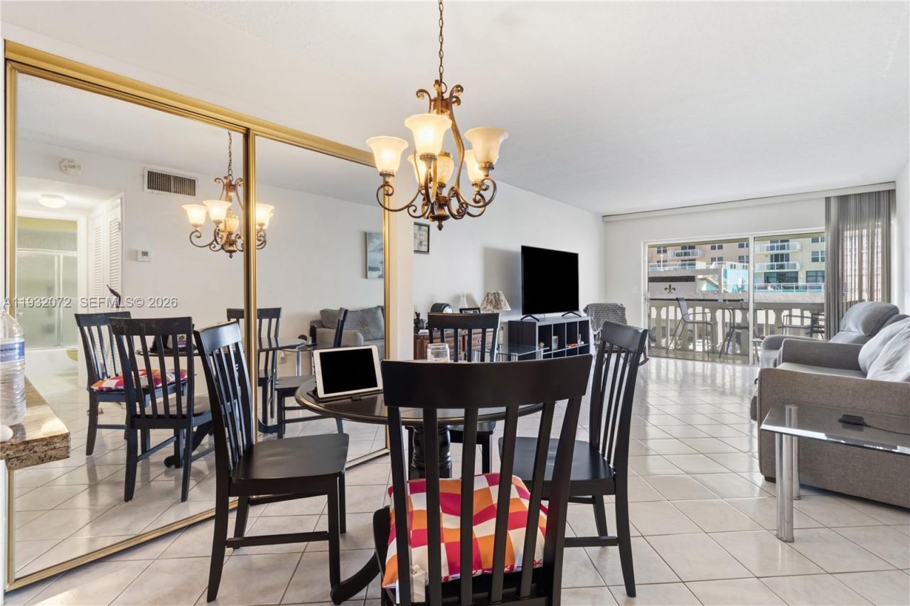 450 Paradise Isle Blvd, Unit 302, Hallandale Beach, FL 33009 Photo