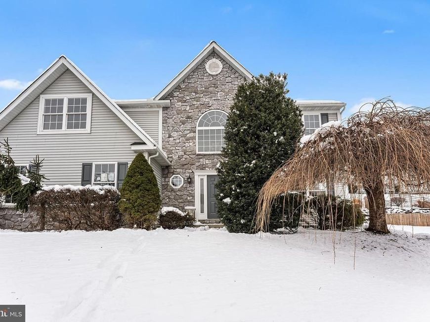 114 Farm View Court, Douglassville, PA 19518 Main Photo