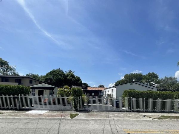 210 NE 110th St, Miami, FL 33161