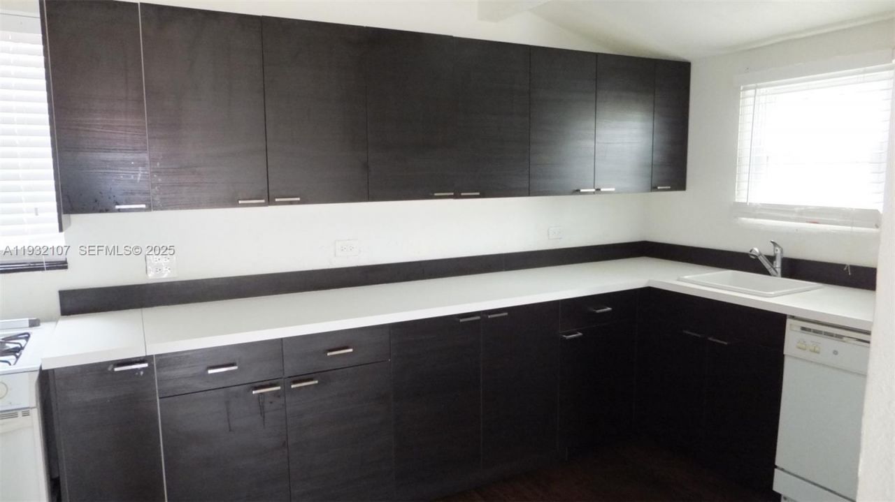 210 NE 110th St, Miami, FL 33161 Photo