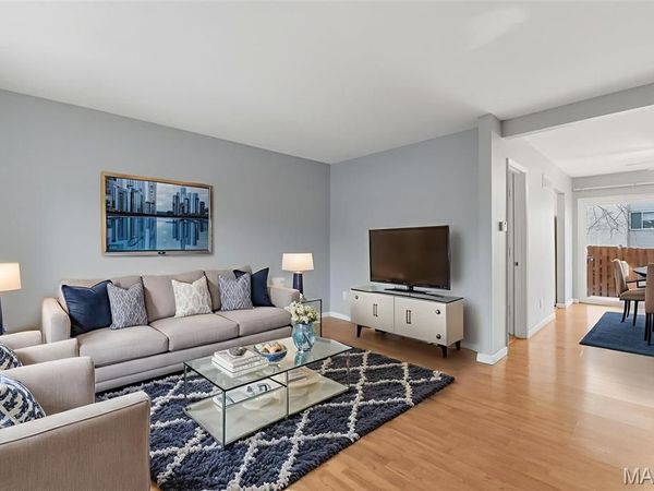 832 Wendevy Court, Ballwin, MO 63011