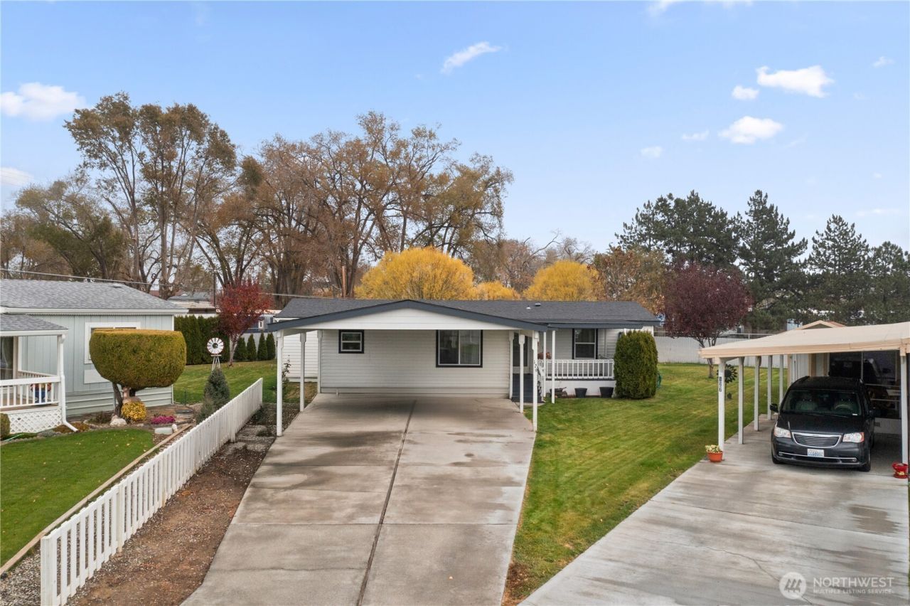 2240 W Broadway Avenue, Unit 129, Moses Lake, WA 98837 Main Photo