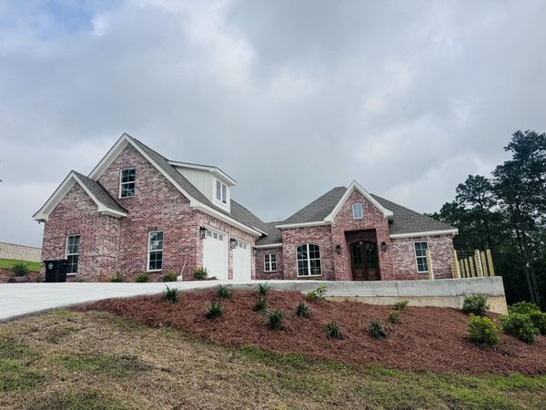 118 Brookhollow Blvd., Hattiesburg, MS 39402