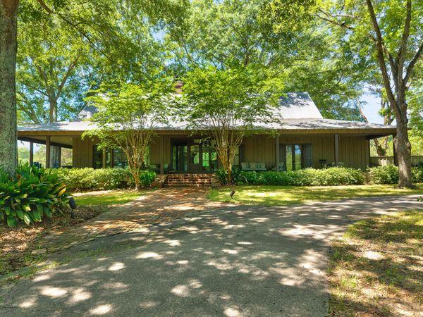 5844 N Williamsburg Rd., Bassfield, MS 39421