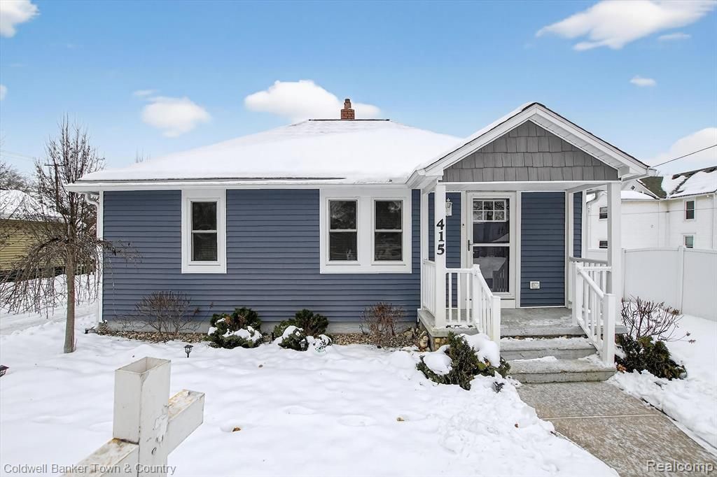 415 Putnam Street, Pinckney Vlg, MI 48169 Main Photo
