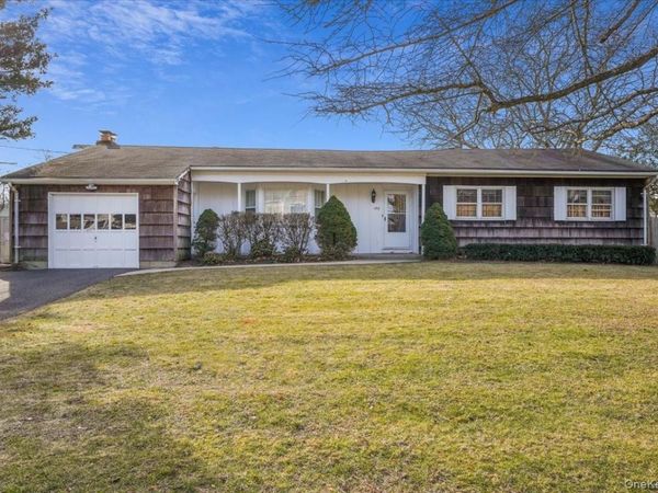 182 Connetquot Drive, Oakdale, NY 11769