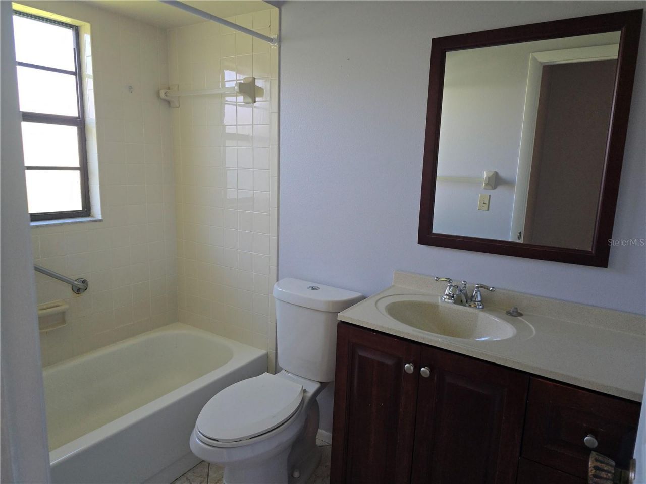 4924 Live Oak Circle, Unit 115, Bradenton, FL 34207 Photo