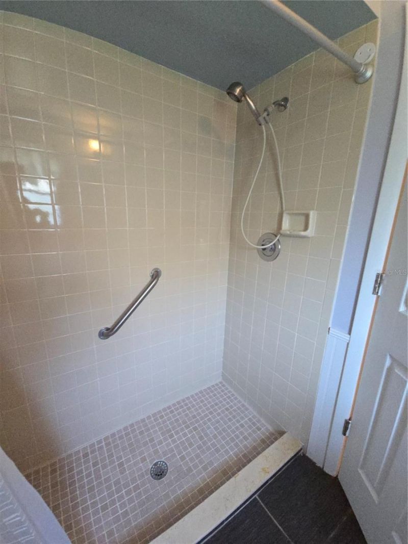 4924 Live Oak Circle, Unit 115, Bradenton, FL 34207 Photo