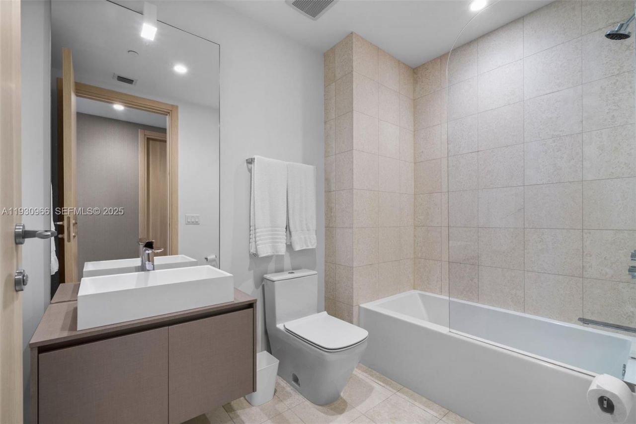 1000 Brickell Plz, Unit PH5904, Miami, FL 33131 Photo