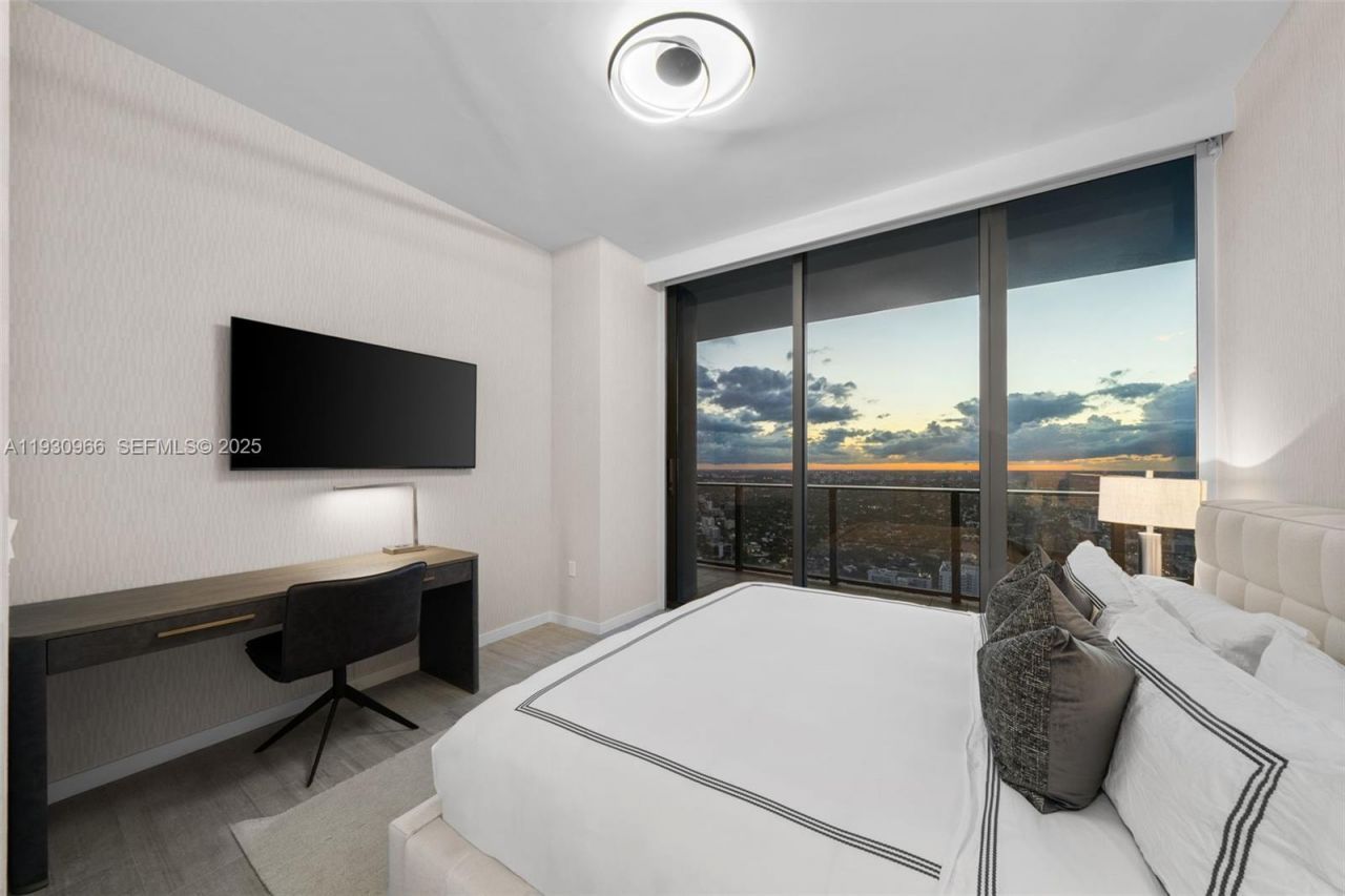 1000 Brickell Plz, Unit PH5904, Miami, FL 33131 Photo