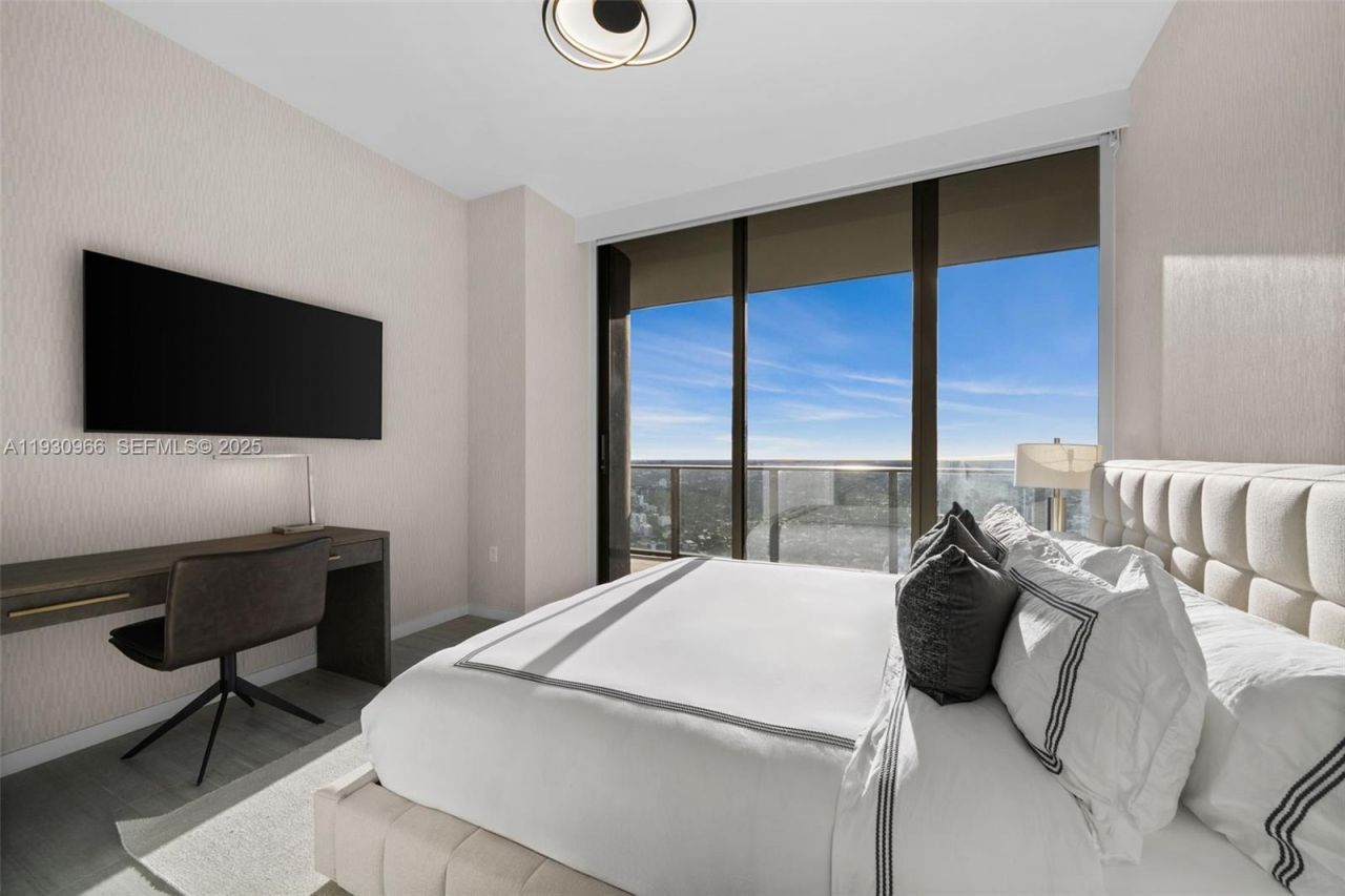 1000 Brickell Plz, Unit PH5904, Miami, FL 33131 Photo