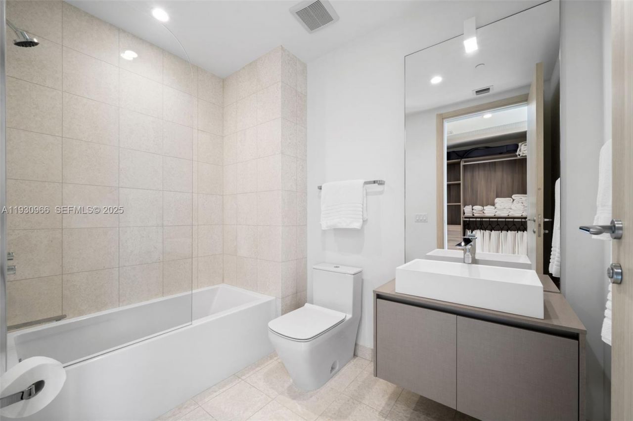 1000 Brickell Plz, Unit PH5904, Miami, FL 33131 Photo