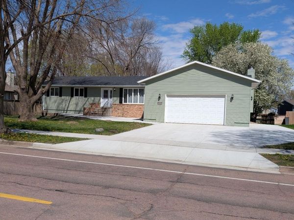 5808 W 32 St, Sioux Falls, SD 57106